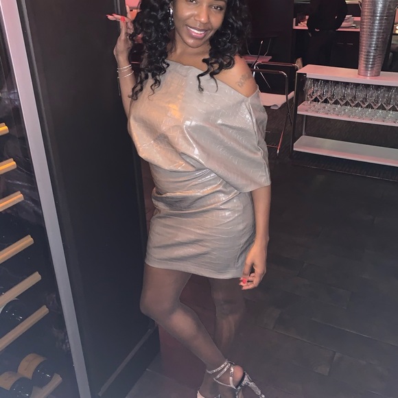 ASOS DESIGN croc pu fallen shoulder mini dress - Picture 5 of 5